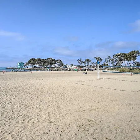 Cozy-Chic Condo Walk To Beach And Park!